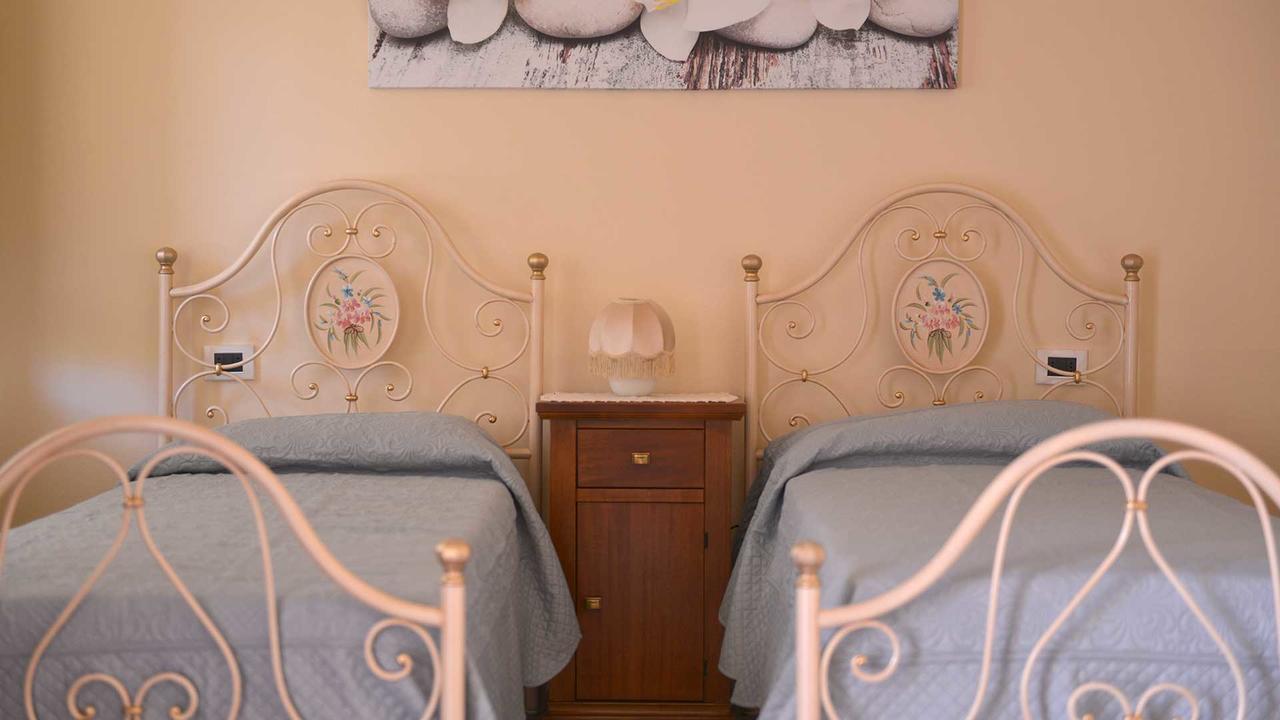 La Locanda Francigena Bed & Breakfast ลุคคา ภายนอก รูปภาพ